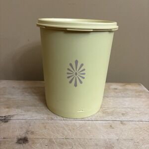 Vintage Tupperware Yellow Servalier Canister‎ 809-5  811-3 With Lid Set Of 2